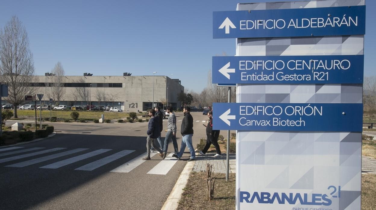 Señal en Rabanales 21 indicando el edificio Orión con el que se hará el Imdeec para el proyecto Biotech
