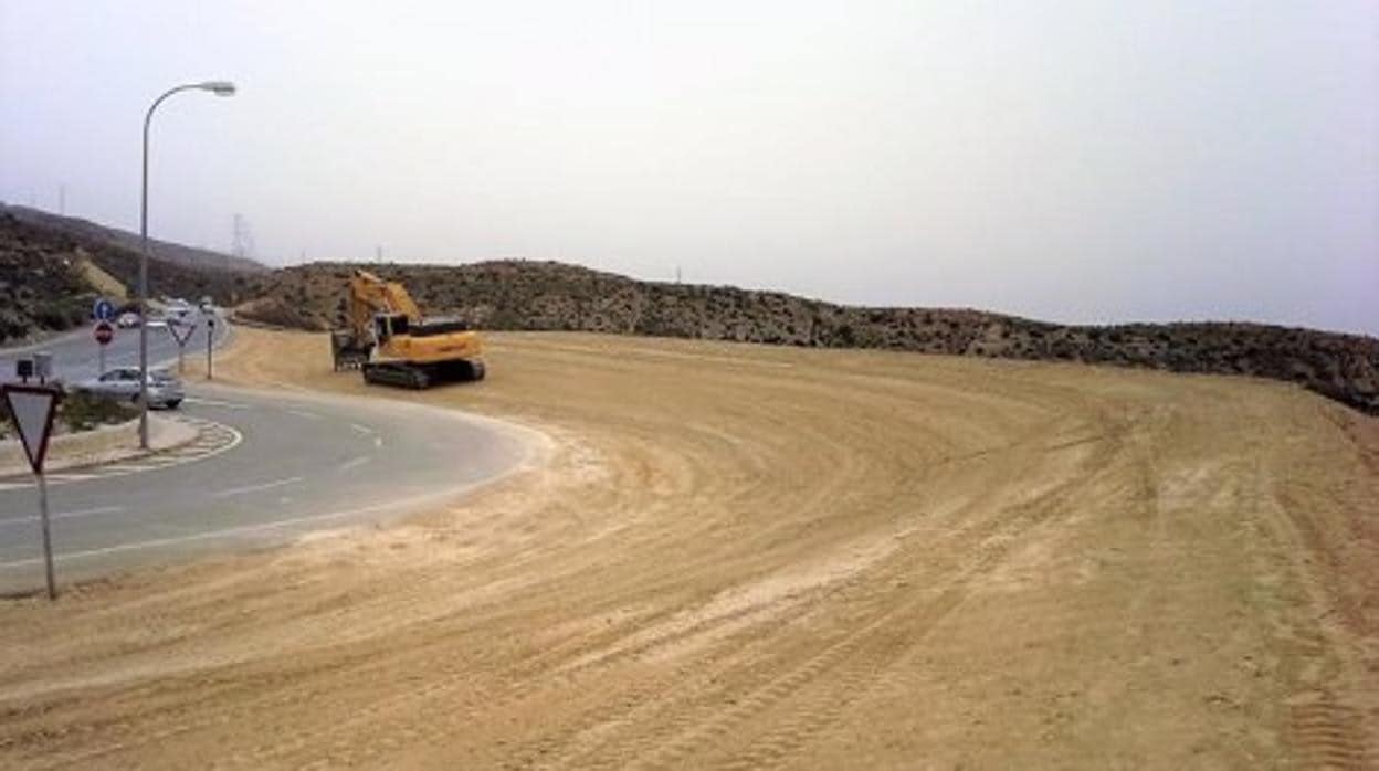 Desmonte efectuado sobre el yacimiento arqueológico de El Chuche en 2017