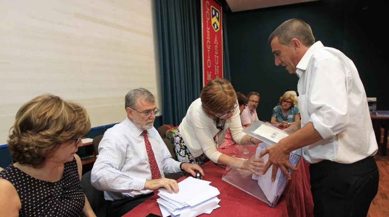 Urnas de las elecciones a rector de la UCO celebradas en 2014, las primeras que ganó Gómez Villamandos