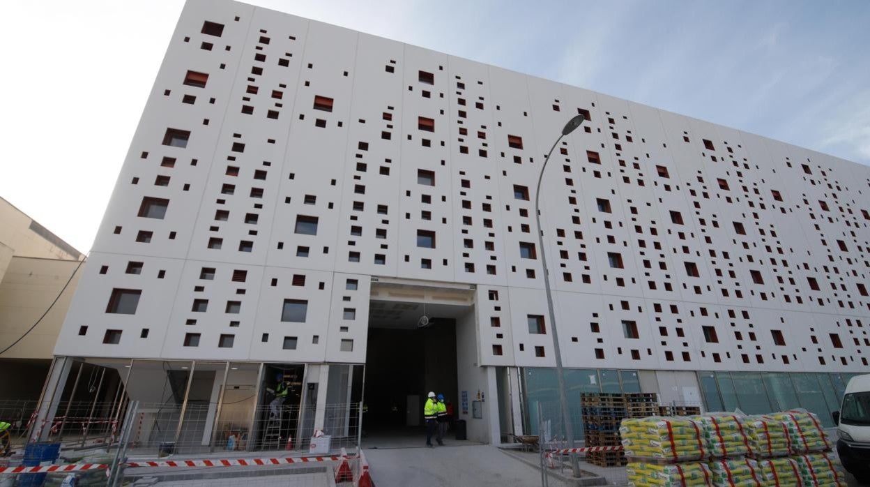 Fachada del Centro de Ferias, Exposiciones y Convenciones que ha sufrido retrasos a causa de la crisi de materiales