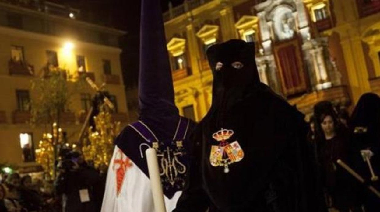 Liberación del preso de Jesús El Rico en la plaza de la Catedral de Málaga