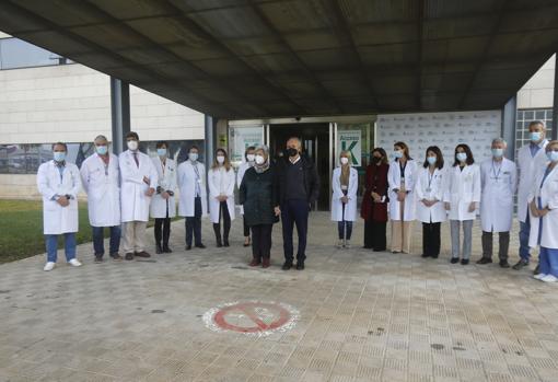 El equipo de trasplante cruzado durante su presentación este viernes