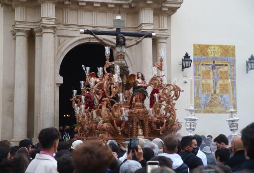 El Cristo de la Providencia, al salir de la Trinidad