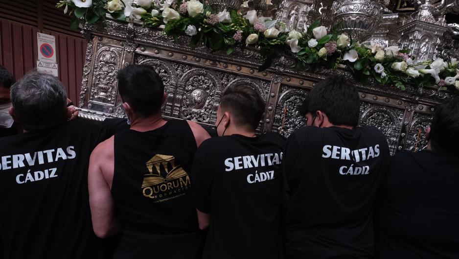 VÍDEO: Servitas abre la Semana Santa 2022 en Cádiz