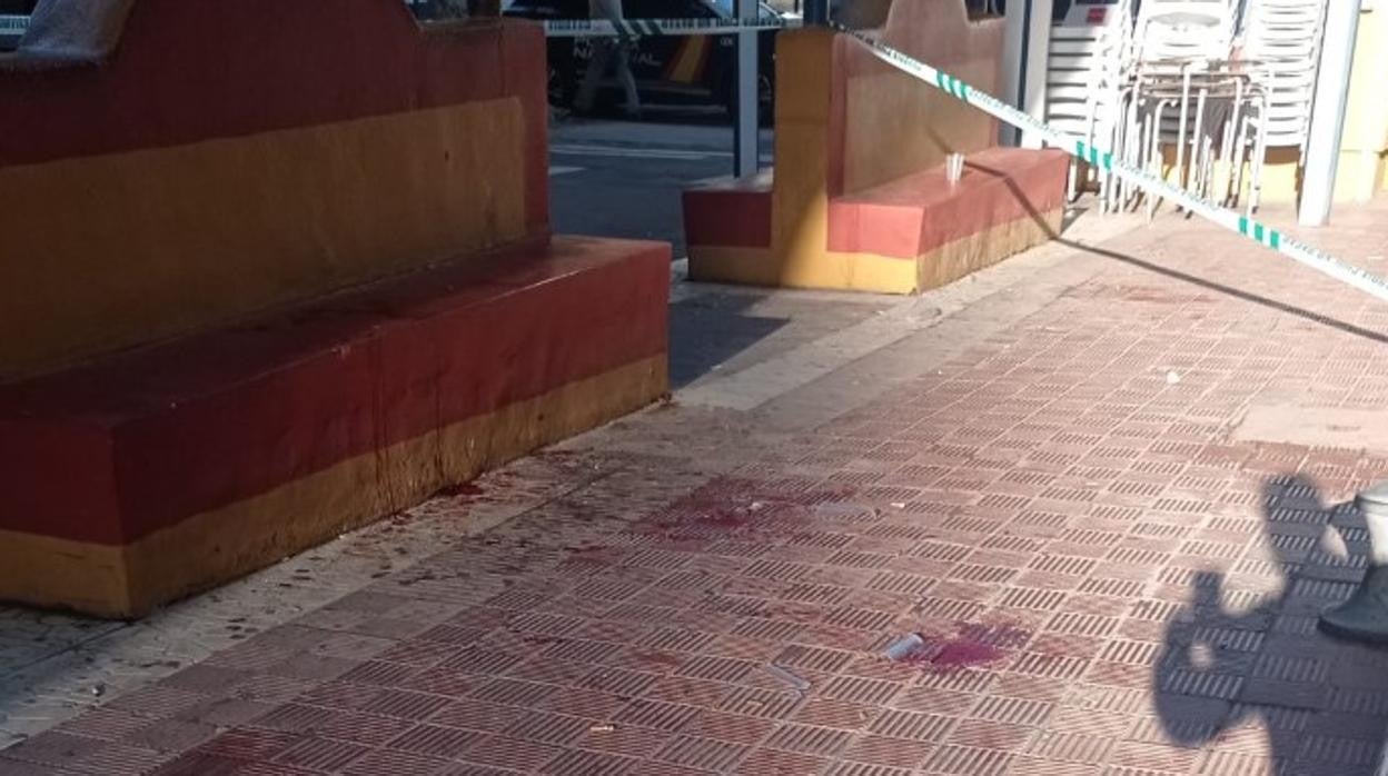 Restos de sangre en la zona donde se produjo la agresión, en la Plaza de Toros