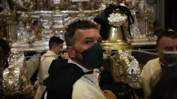 Antonio Banderas vuelve a sacar la Virgen de Lágrimas y Favores en Málaga tras dos años sin salir