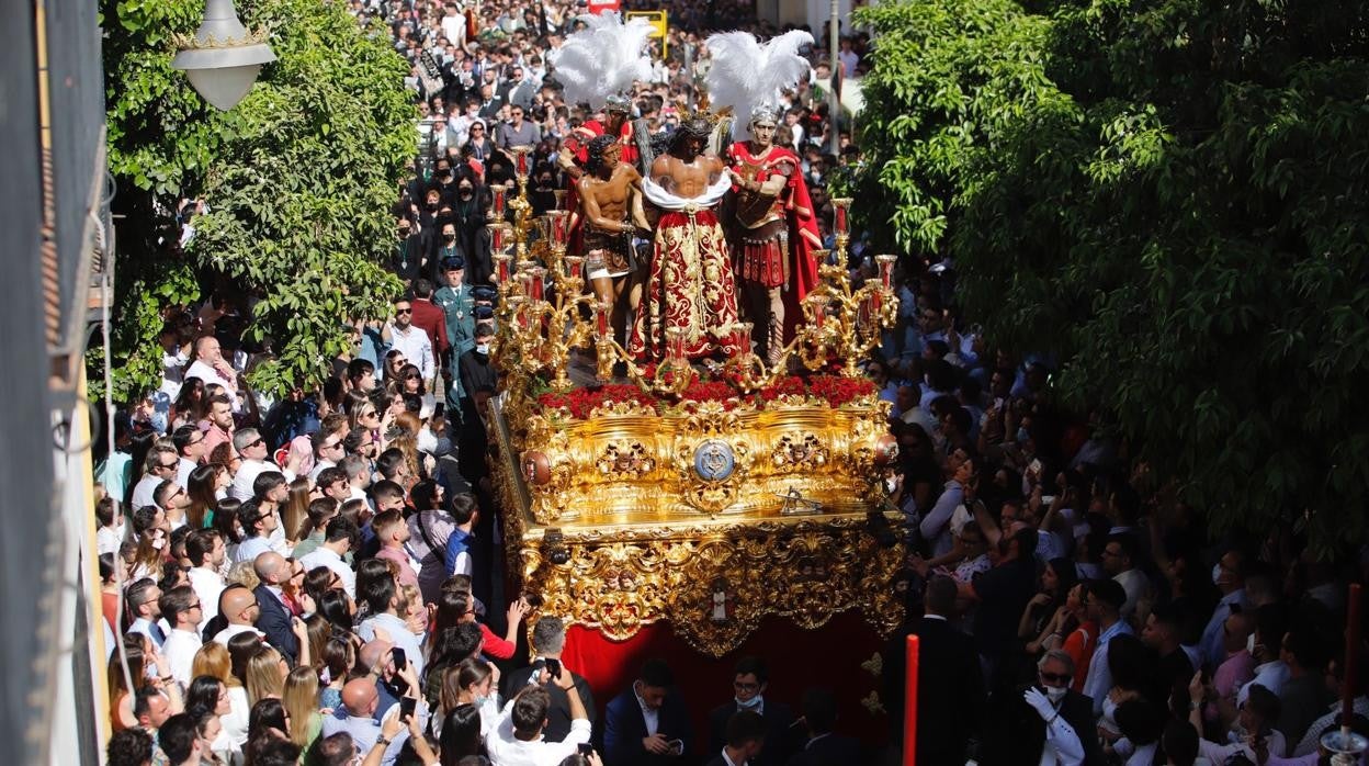 La Virgen de la Esperanza, en su paso de palio