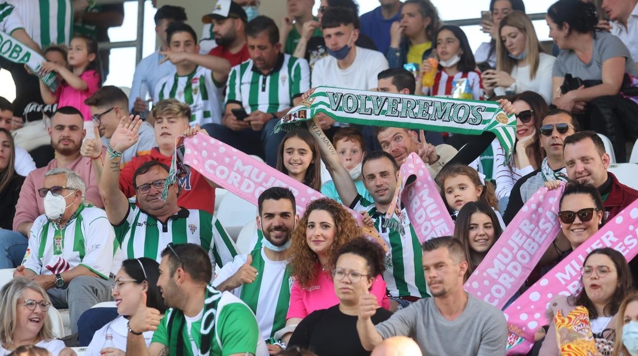 La afición blanquiverde presente en las gradas de El Arcángel