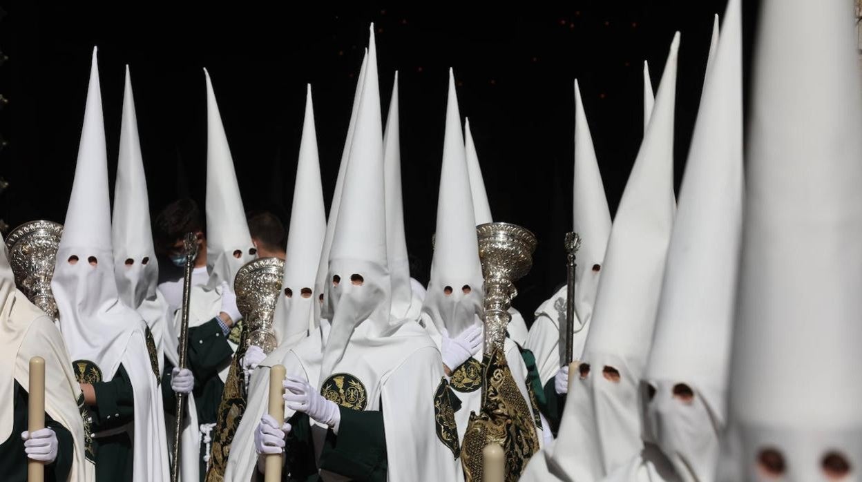 Nazarenos de la hermandad del Huerto