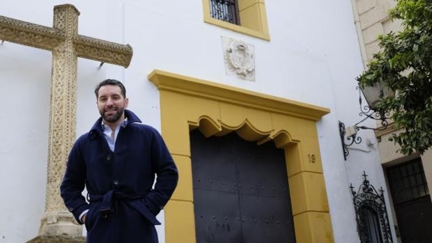 Curro Claros: «En mis proyectos con las hermandades soy uno más, se crea una relación casi familiar»