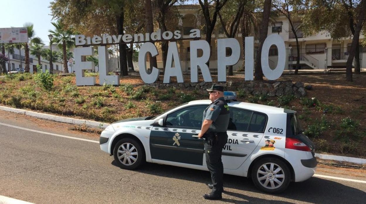 Un guardia Civil en El Carpio