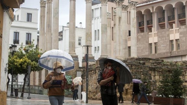 La llegada de un frente provocará un drástico cambio de tiempo en Andalucía