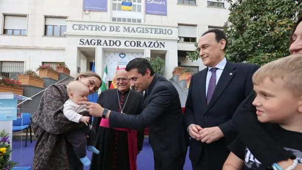 El Centro de Magisterio Sagrado Corazón de Córdoba forma a 80 ucranianos refugiados y les enseña castellano