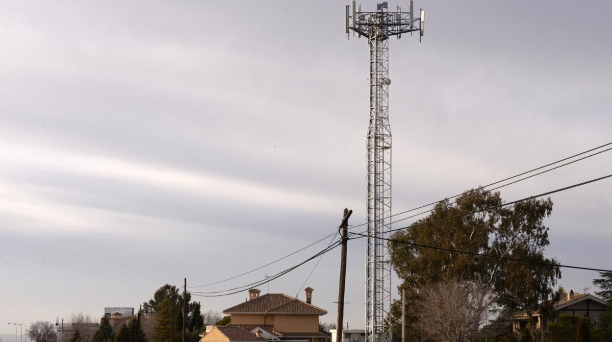 Imagen de una antena de telefonía