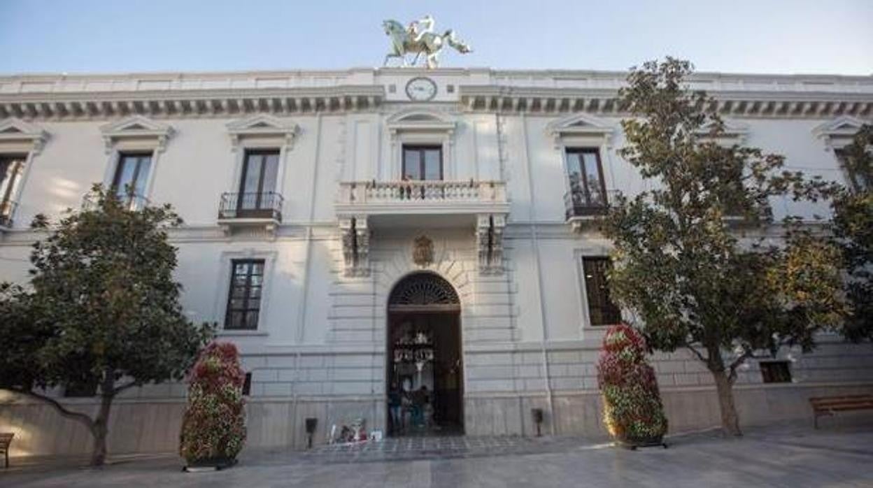 Imagen de la fachada principal del Ayuntamiento de Granada