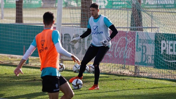 El Córdoba CF ofrece a Carlos Marín la ampliación de contrato por dos temporadas hasta 2024