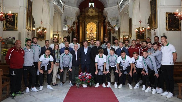 González Calvo, en la ofrenda a San Rafael: «Si Gudelj se queda en España, jugará en el Córdoba CF»