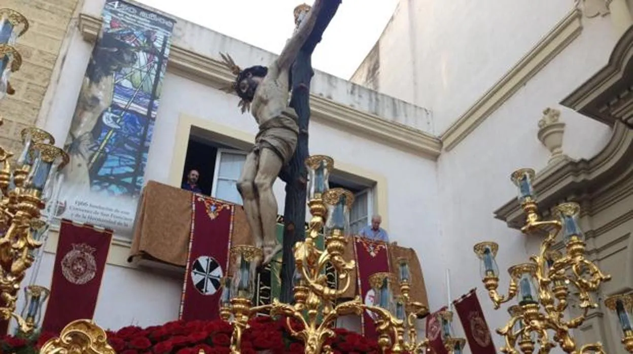 Cristo de la Vera-Cruz saliendo de San Francisco