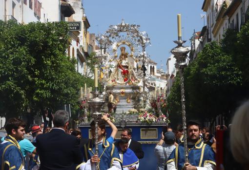 La procesión, por la calle San Fernando