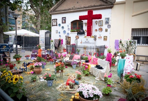 Una de las cruces premiadas en el Día de la Cruz en Granada