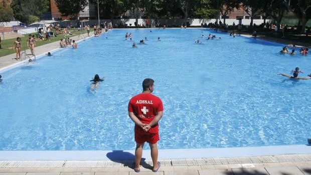 El Ayuntamiento de Córdoba abre este viernes la preinscripción para los abonos de las piscinas municipales