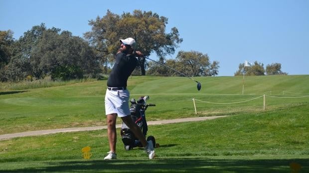 Antonio Granados lidera la primera jornada de la Copa Albolafia de golf