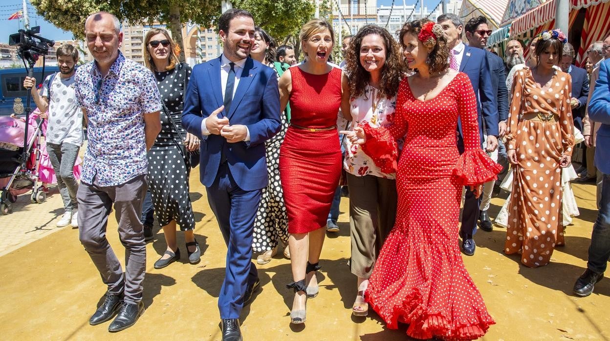 Alberto Garzón, Yolanda Díaz e Inmaculada Nieto, en la Feria de Abril de Sevilla