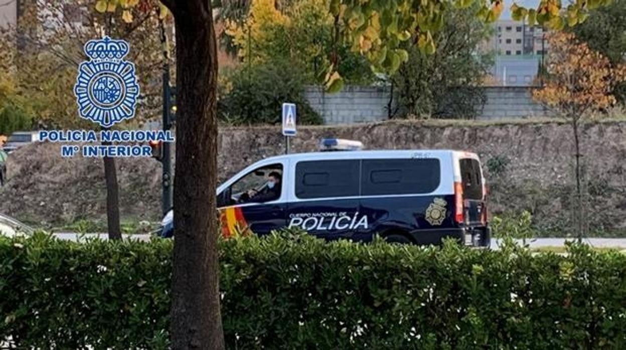 Un furgón de la Policía Nacional, de patrulla por Granada