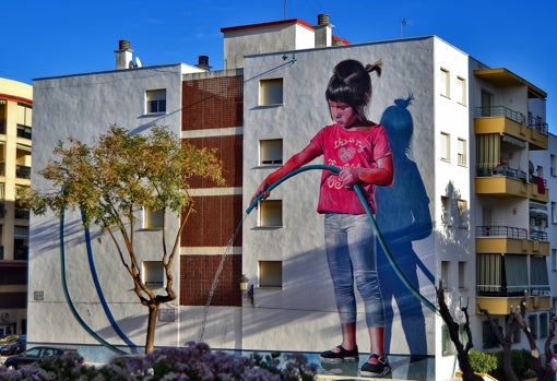 Mural en uno de los edificios del centro de Estepona