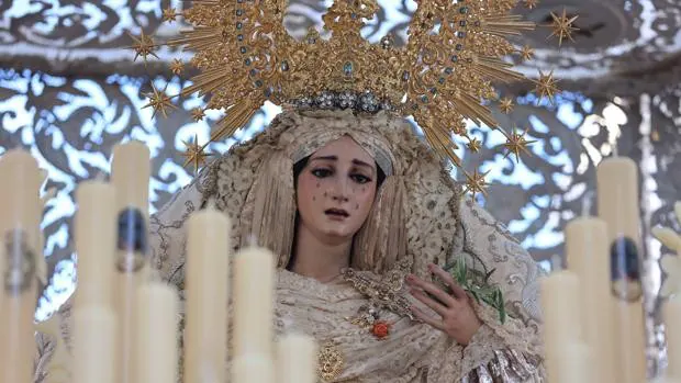 La Virgen de la Paz de Córdoba vestirá un manto rojo para visitar a los Mártires este sábado en un Vía Lucis