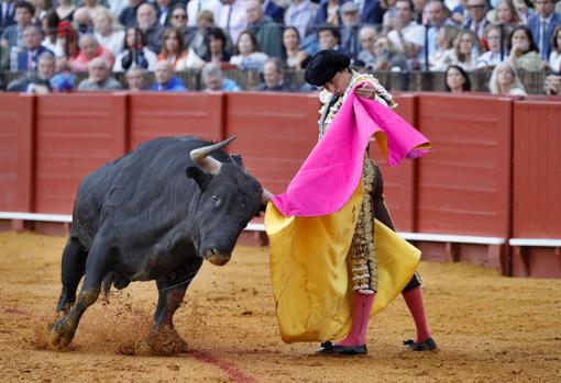 Roca Rey, toreando en la última Feria de Abril