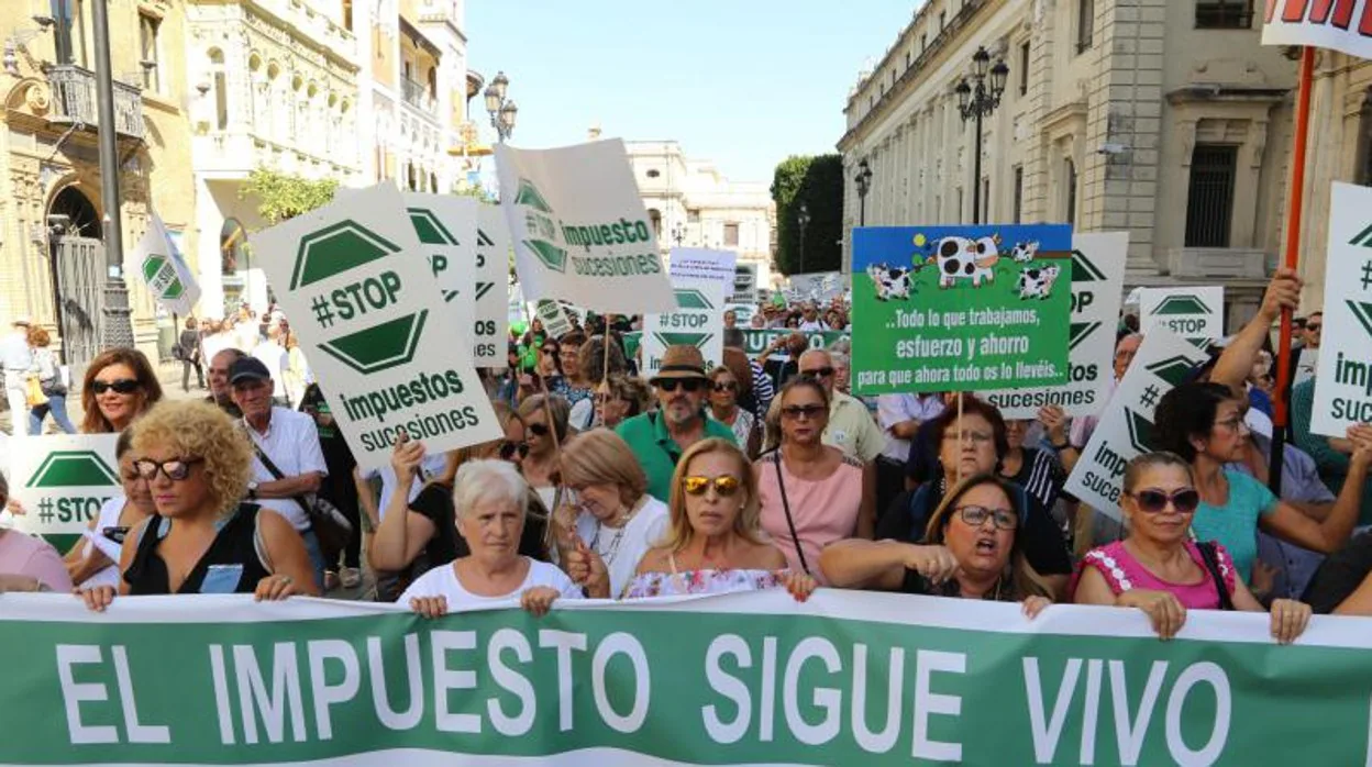 Imagen de una manifestación en Sevilla contra el impuesto de Sucesiones