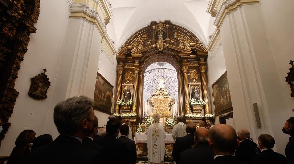 La iglesia de San Jacinto, durante la misa del Viernes de Dolores que presidió el obispo