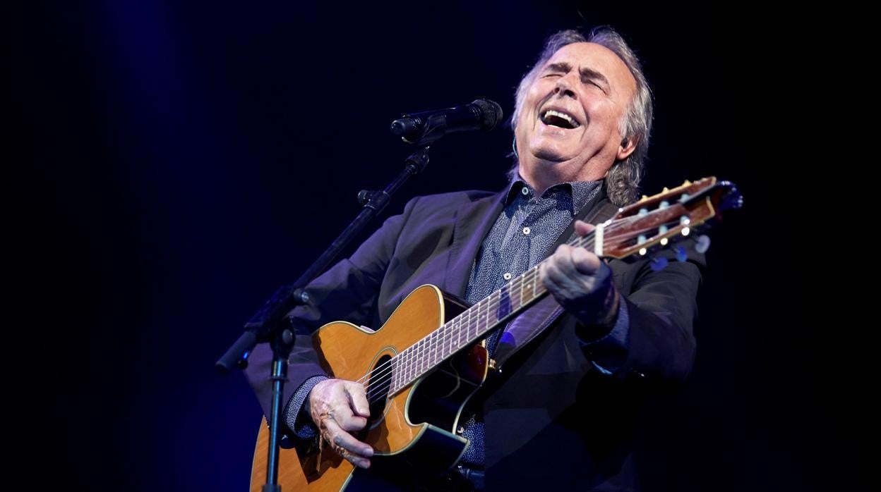 Serrat en un concierto