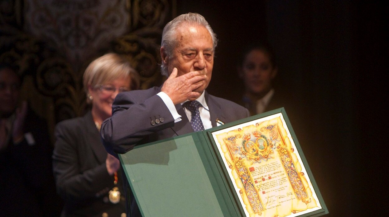 Miguel Báez Espuny 'El Litri' recibe la Medalla de Oro de la Ciudad