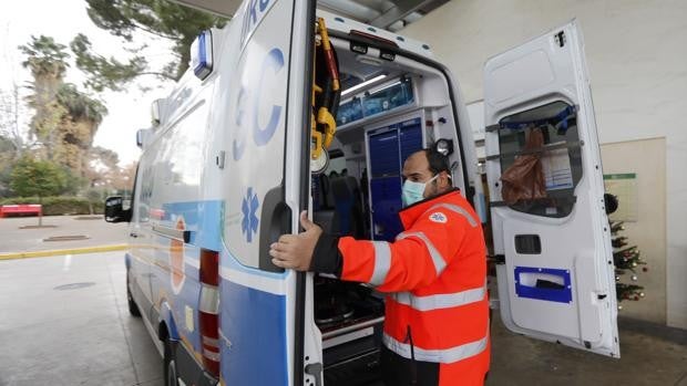 Accidente Córdoba | Dos heridos tras el choque entre un camión y una furgoneta junto a Ciudad Mercedes