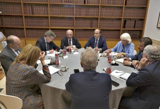 Un momento de la mesa celebrada en la Casa de ABC en Sevilla