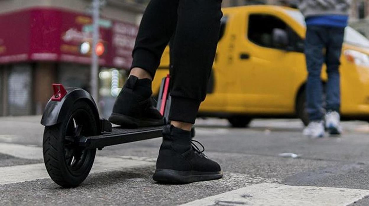 Muere un cordobés de 75 años tras ser atropellado por un patinete en Roquetas de Mar