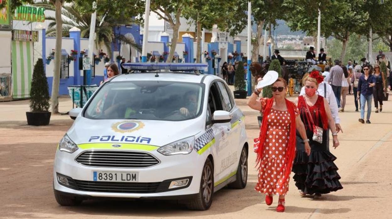 Una patrulla de la Policía Local durante esta Feria de Córdoba