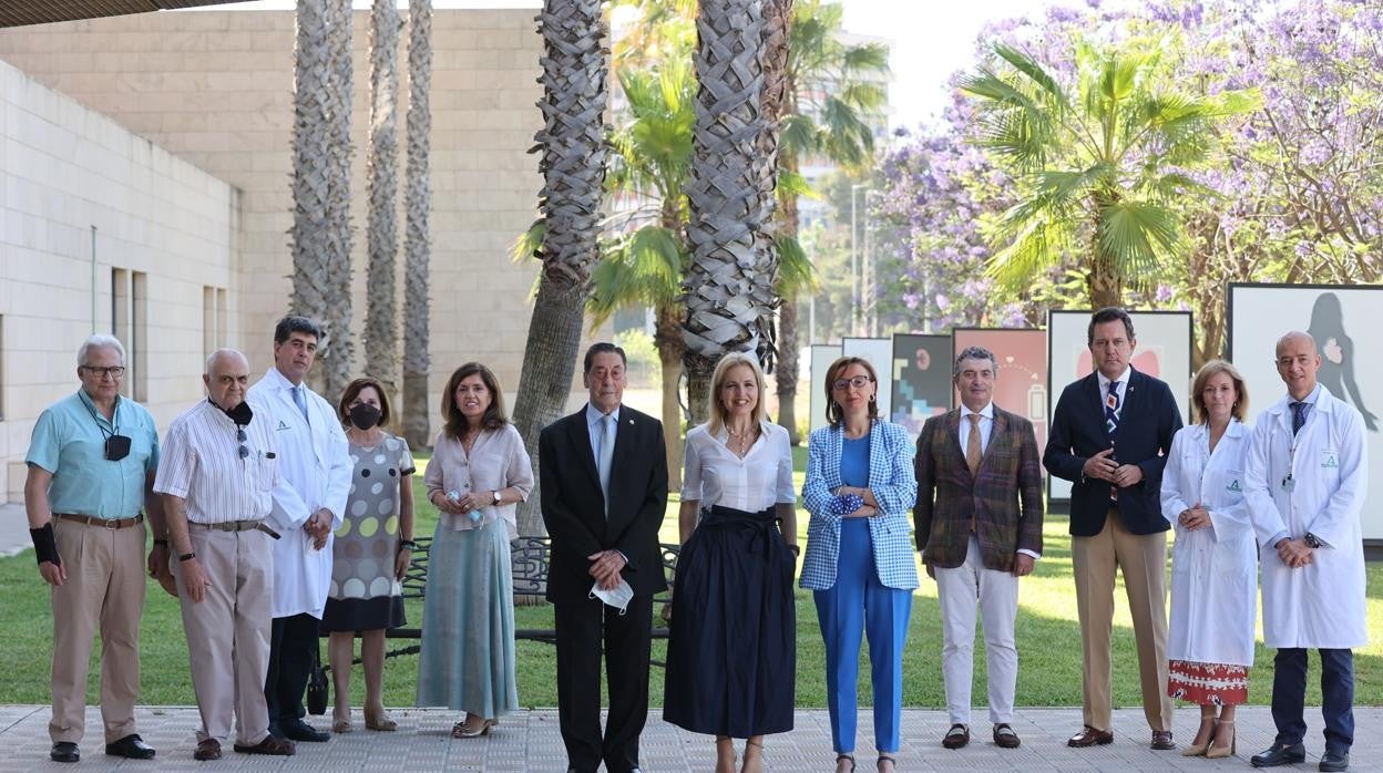 En el centro, los premiados Francisco Pino, Beatriz Domínguez-Gil y la periodista María José Raya