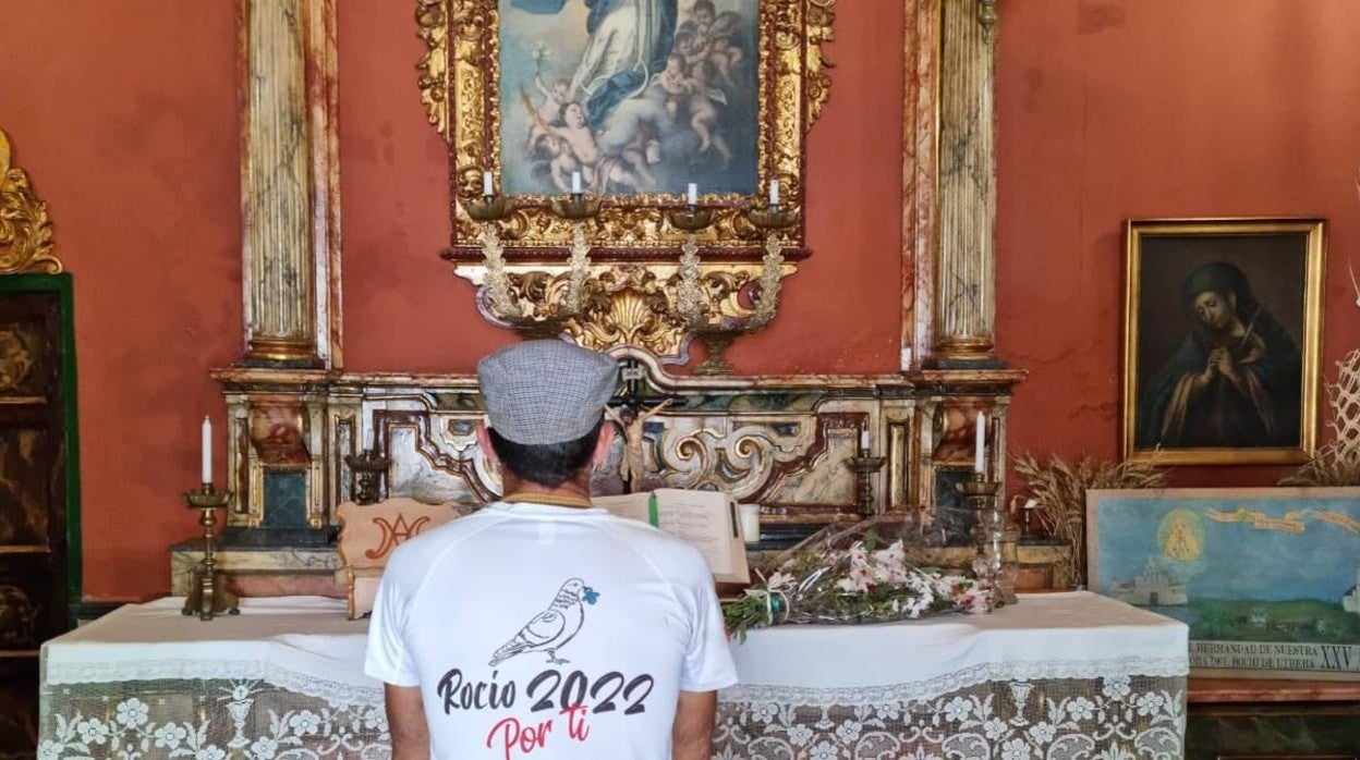 Fran Martínez, ante el altar de la Inmaculada