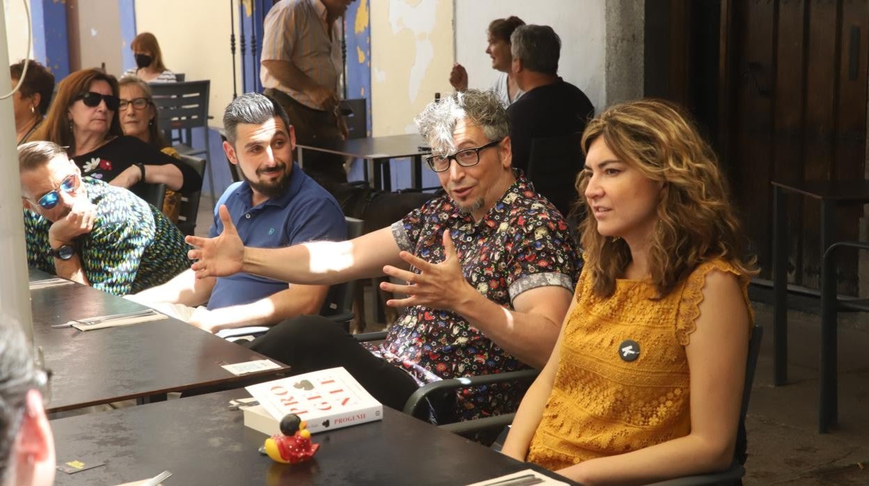 Fernando Repiso, Daniel Fopiani, Benito Olmo y Susana Martín Gijón, en la actividad de Córdoblack en la plaza de las Cañas