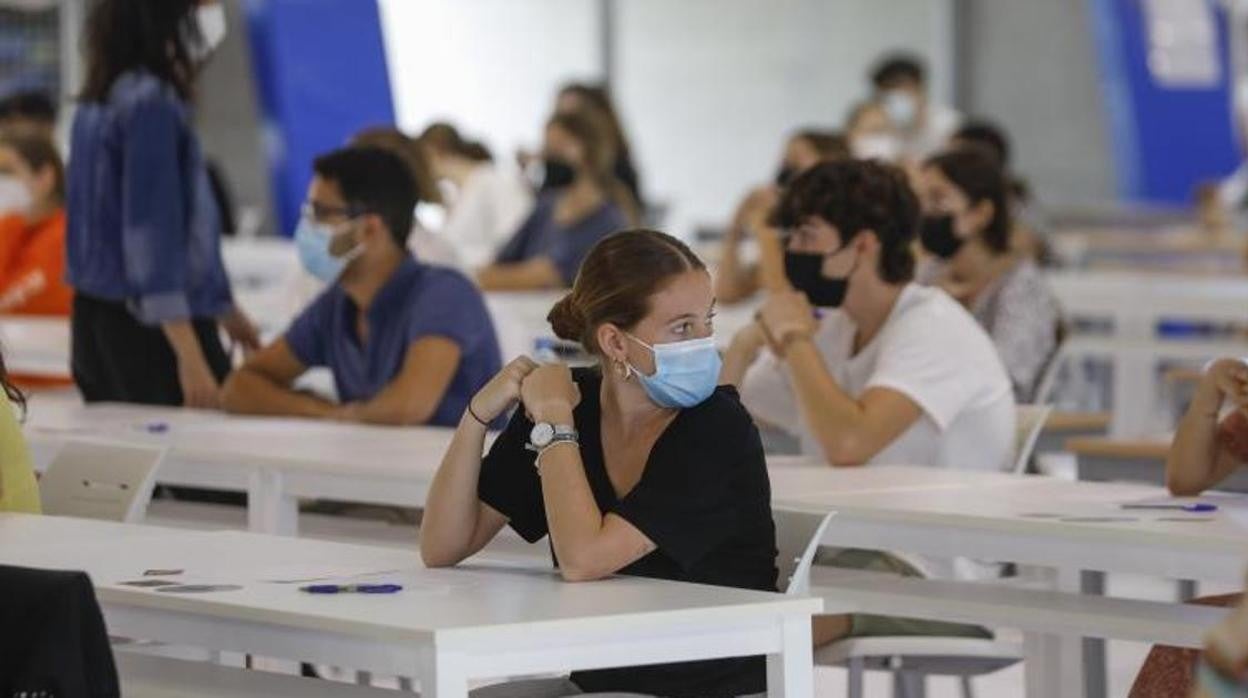 Alumna preparada para realizar el examen de selectividad