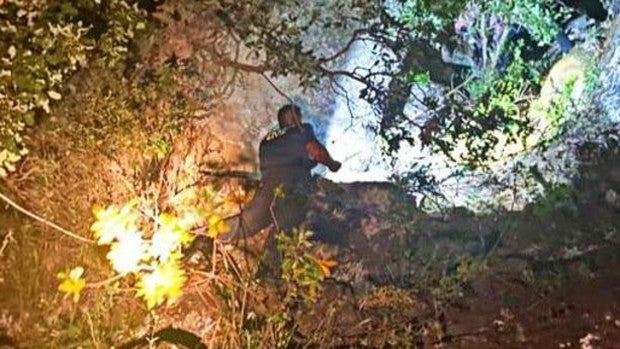 Rescatan a una joven que permaneció horas agarrada a un árbol para no caer al vacío en un paraje de Jaén