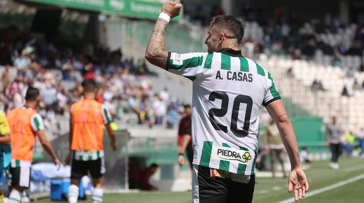 Casas celebra un gol con el Córdoba CF en El Arcángel