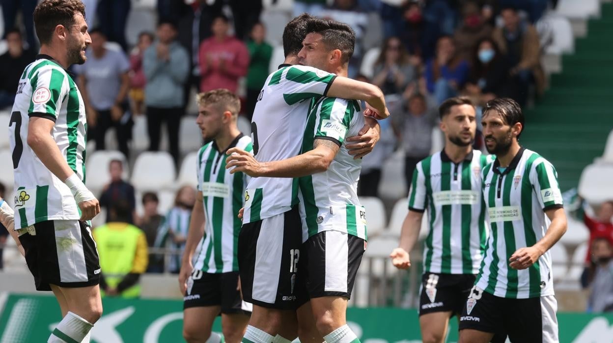 Los jugadores del Córdoba CF celebran un gol en El Arcángel