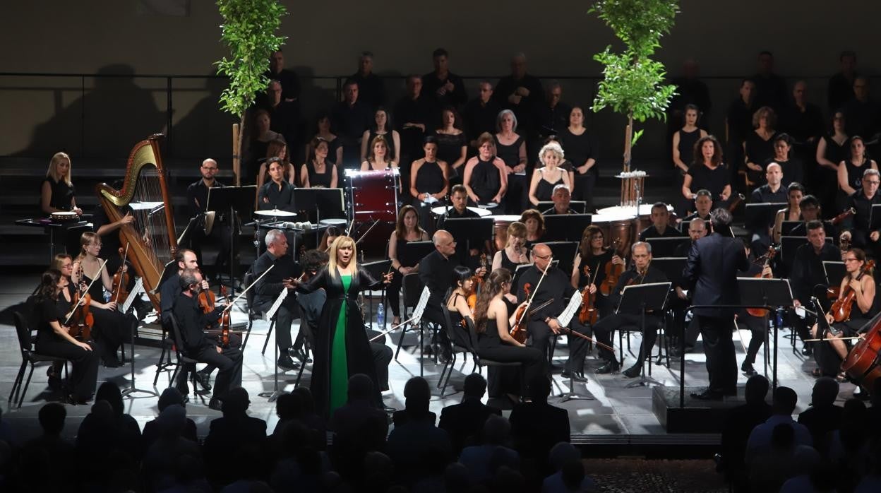 Un momento de la gala lírica organziada ayer por el 75 aniversario de Cáritas