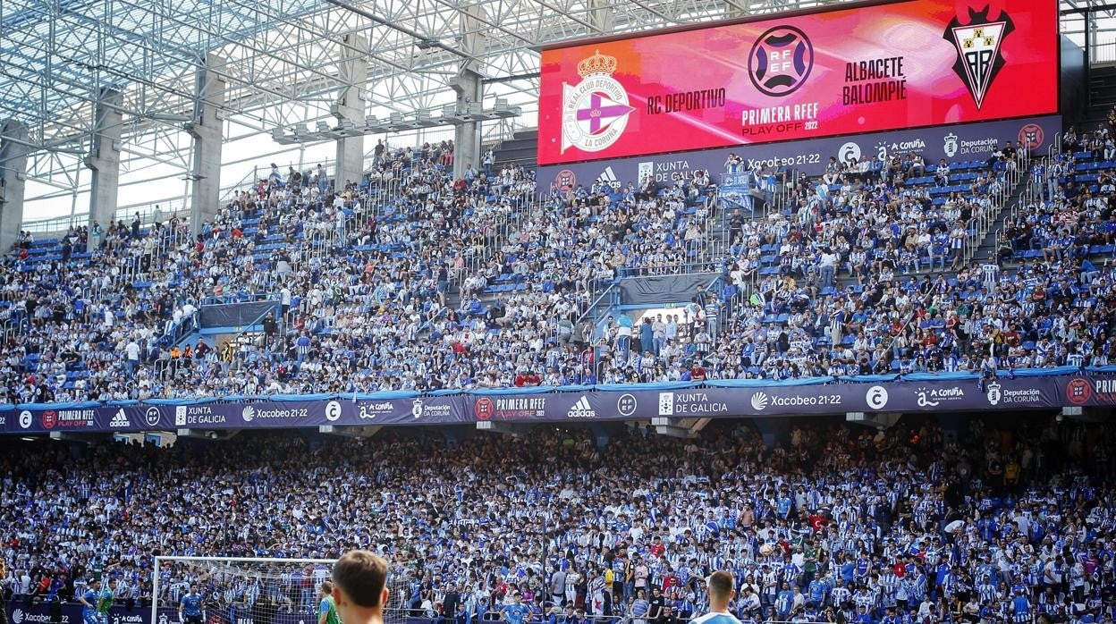 Las gradas de Riazor en la final del play off entre Deportivo y Albacete este sábado