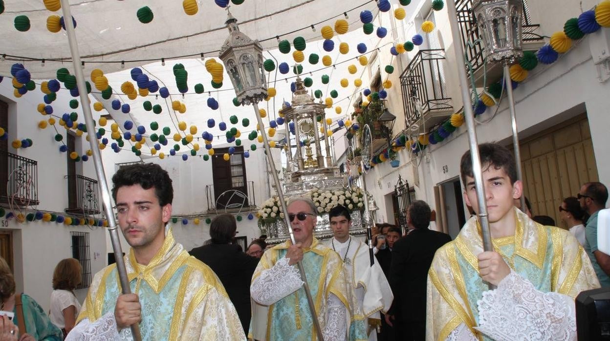 Procesión de Jesús Sacramentado en la localidad de la Subbética de Córdoba