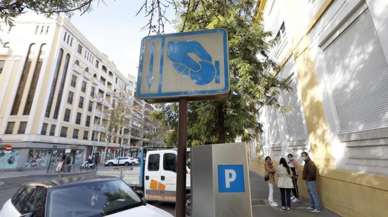 Cartel de la zona azul en la Plaza de Colón